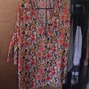 3/4 sleeve blouse with floral design